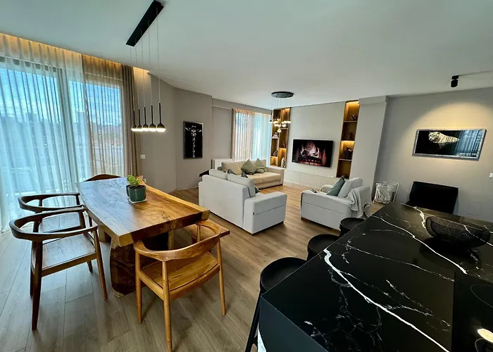 The Boulevard Bliss *